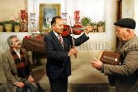 ایرج راد در نمایی از فیلم « نصف جهان»