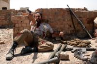 افشین هاشمی در نمایی از فیلم « کودک و فرشته»