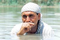 حمید فرخ نژاد در نمایی از فیلم سفر سرخ