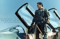 فرامرز قریبیان در نمایی از فیلم  دایره سرخ