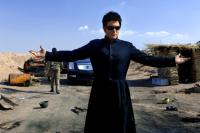 محمدرضا گلزار در نمایی از فیلم دموکراسی تو روز روشن