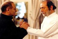 علی نصیریان و پرویز پرستویی در نمایی از فیلم دیوانه ای از قفس پرید